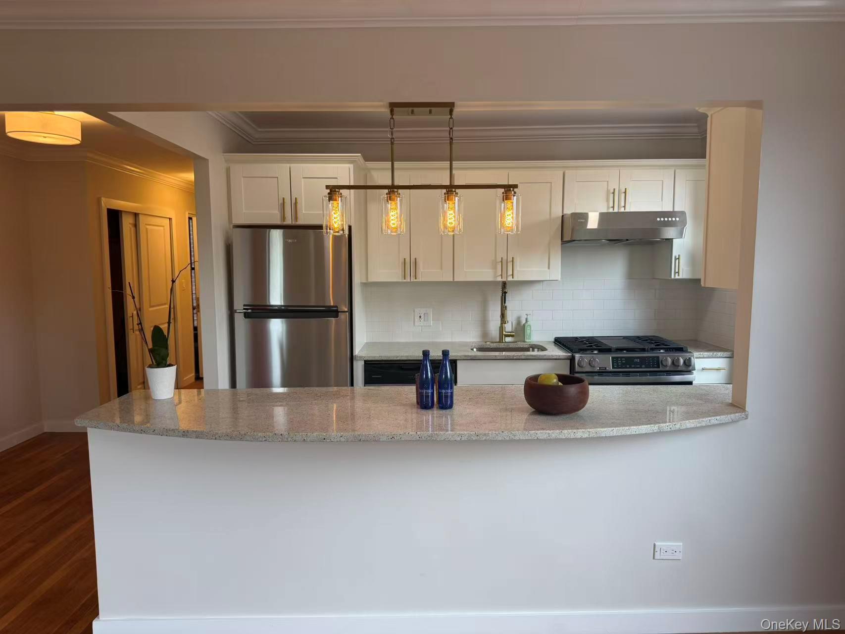 150-30 71 Avenue, Unit 2G photo 3