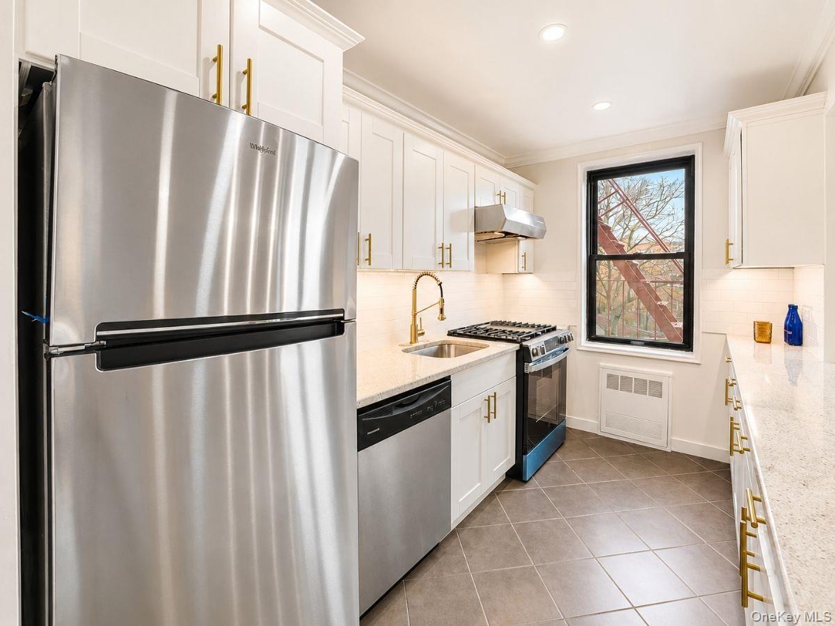 150-30 71 Avenue, Unit 2G photo 4