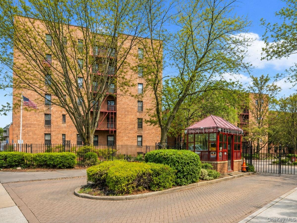 150-30 71 Avenue, Unit 2G photo 8