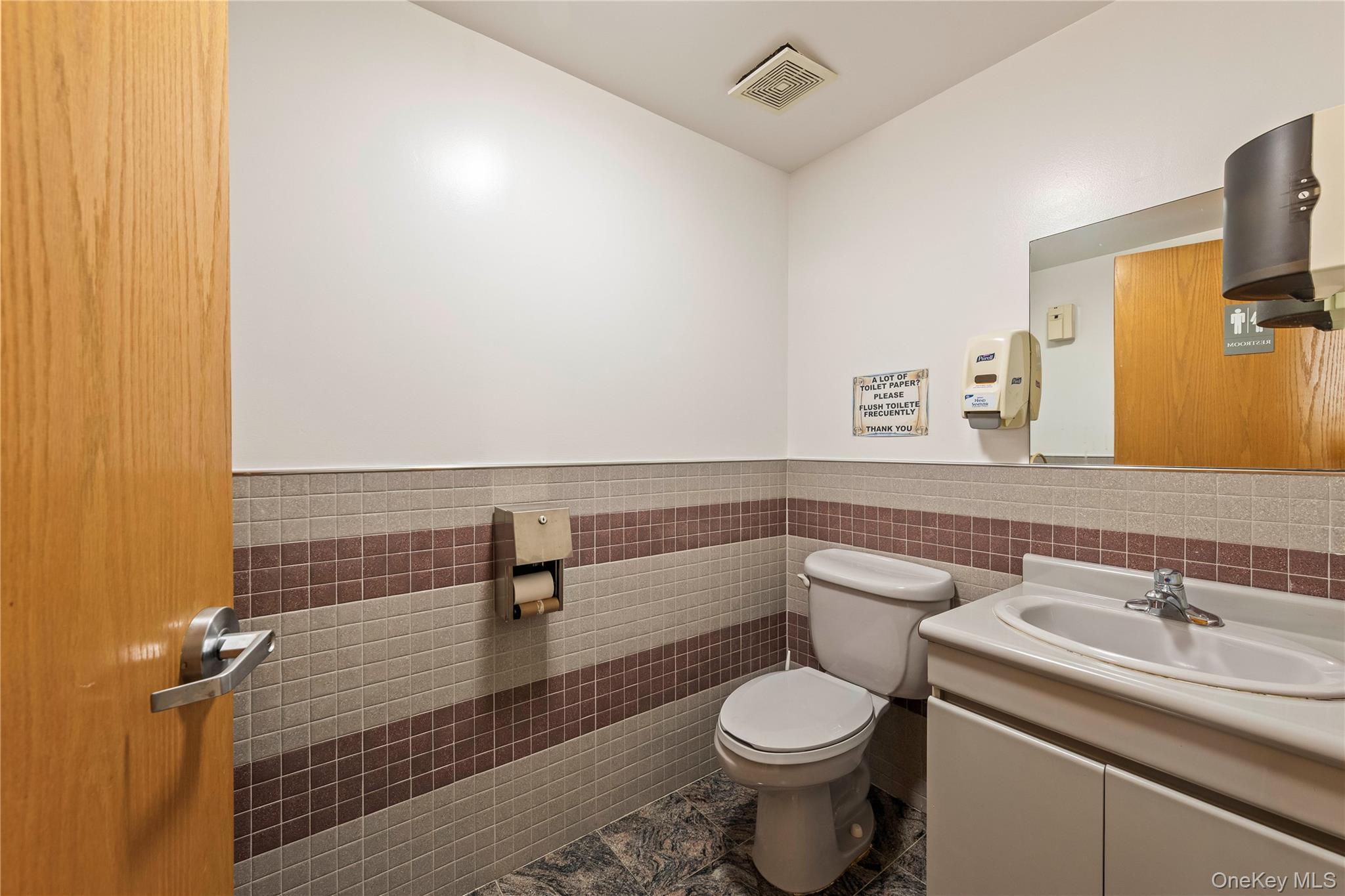 12-19 37th Avenue – For Rent photo 23