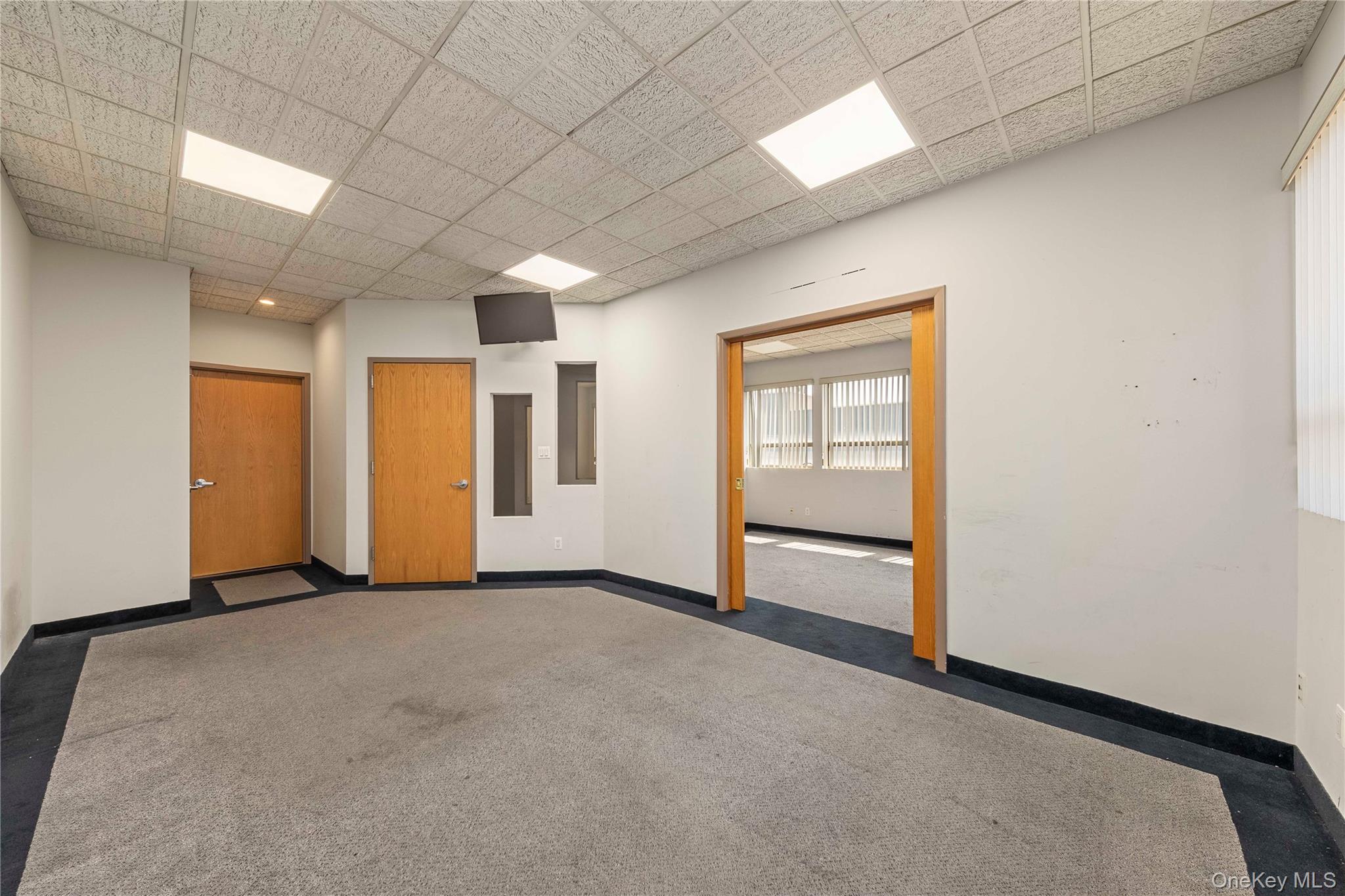 12-19 37th Avenue – For Rent photo 11