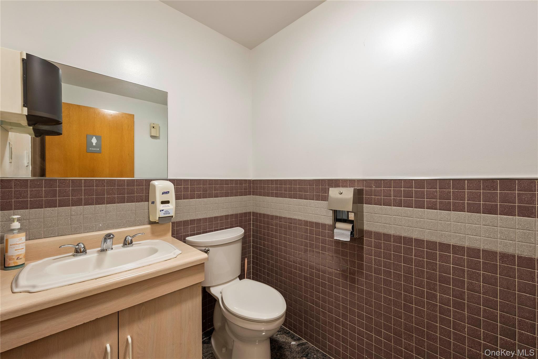 12-19 37th Avenue – For Rent photo 21