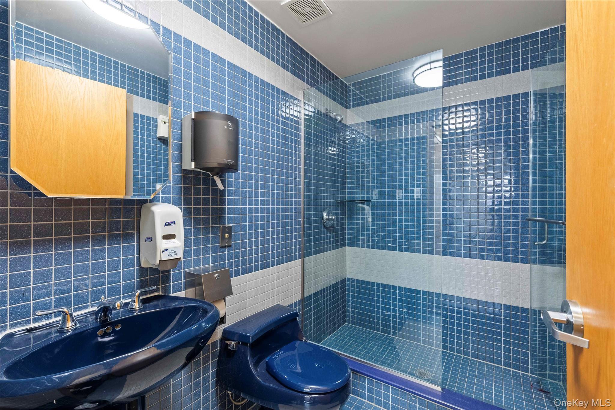 12-19 37th Avenue – For Rent photo 10