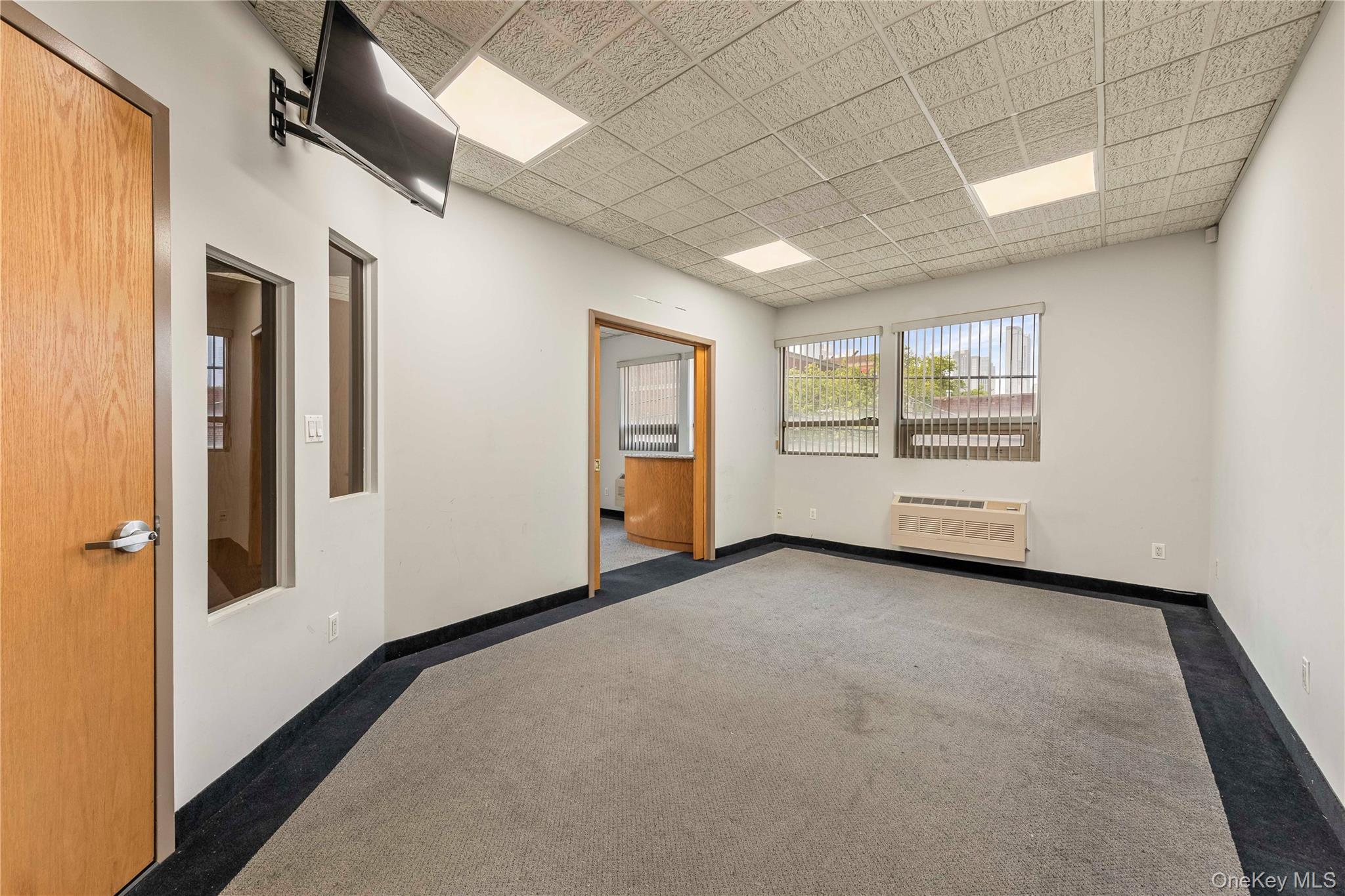 12-19 37th Avenue – For Rent photo 9