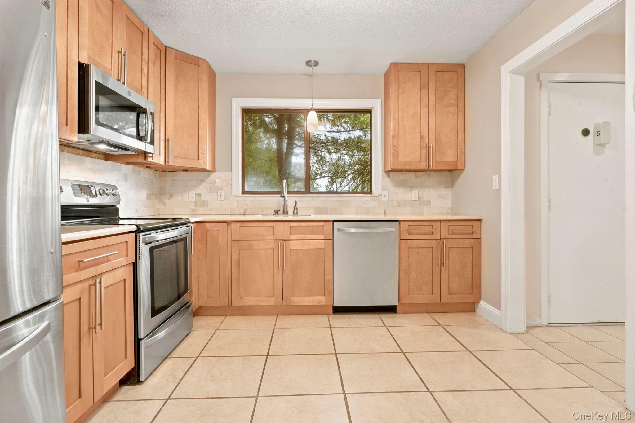 241 Heritage Hills, Unit D photo 11