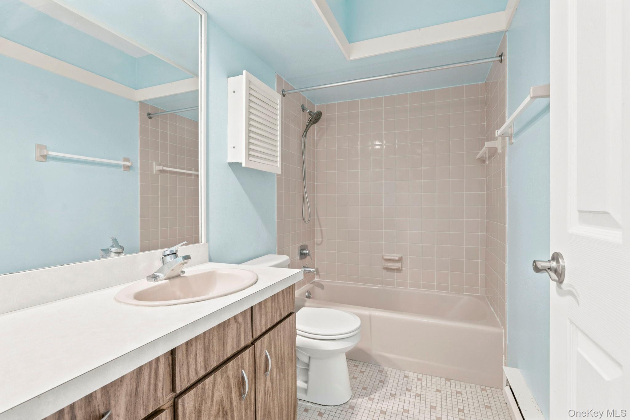 241 Heritage Hills, Unit D photo 15