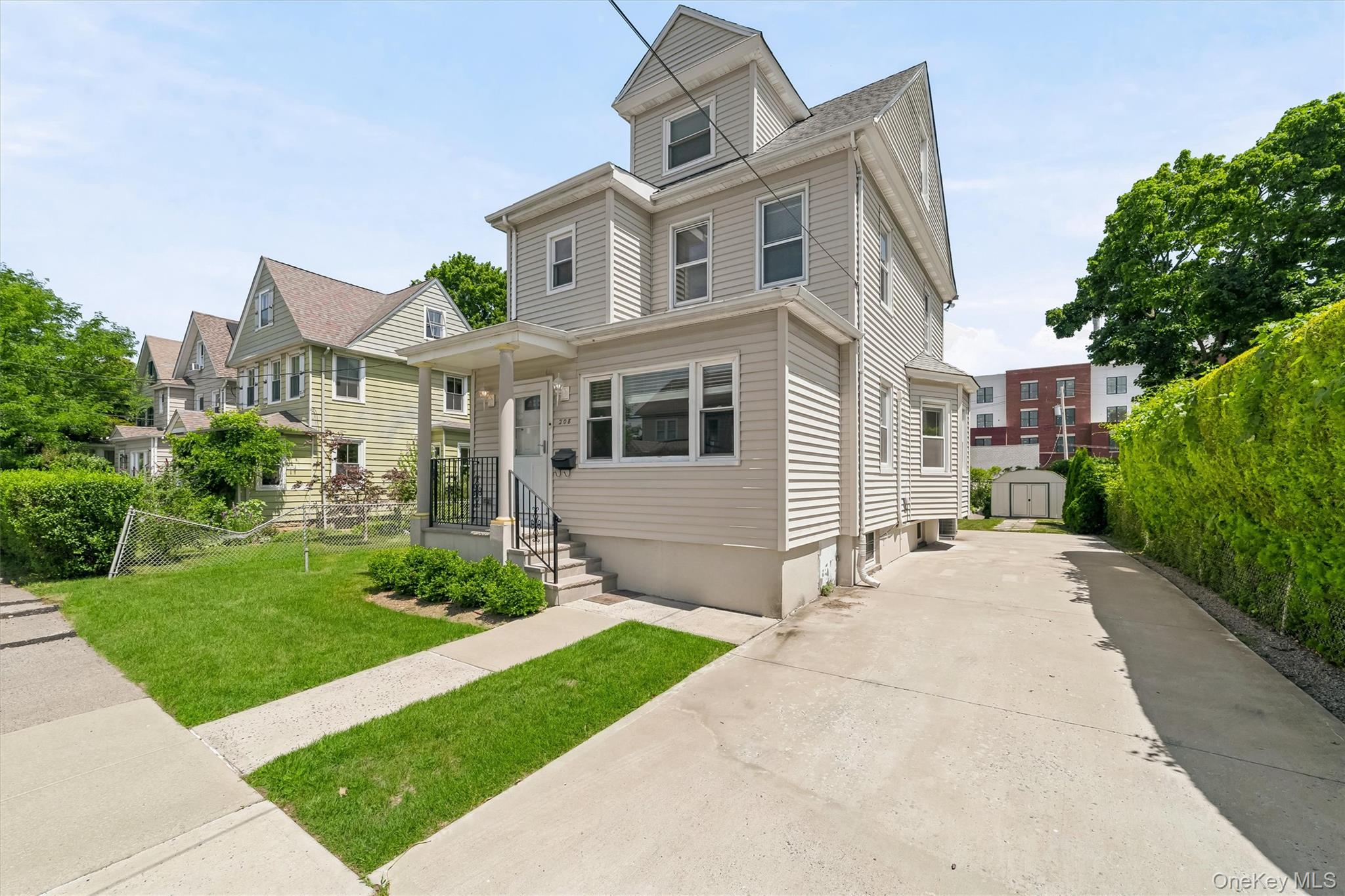 208 Third Avenue – For Sale photo 3