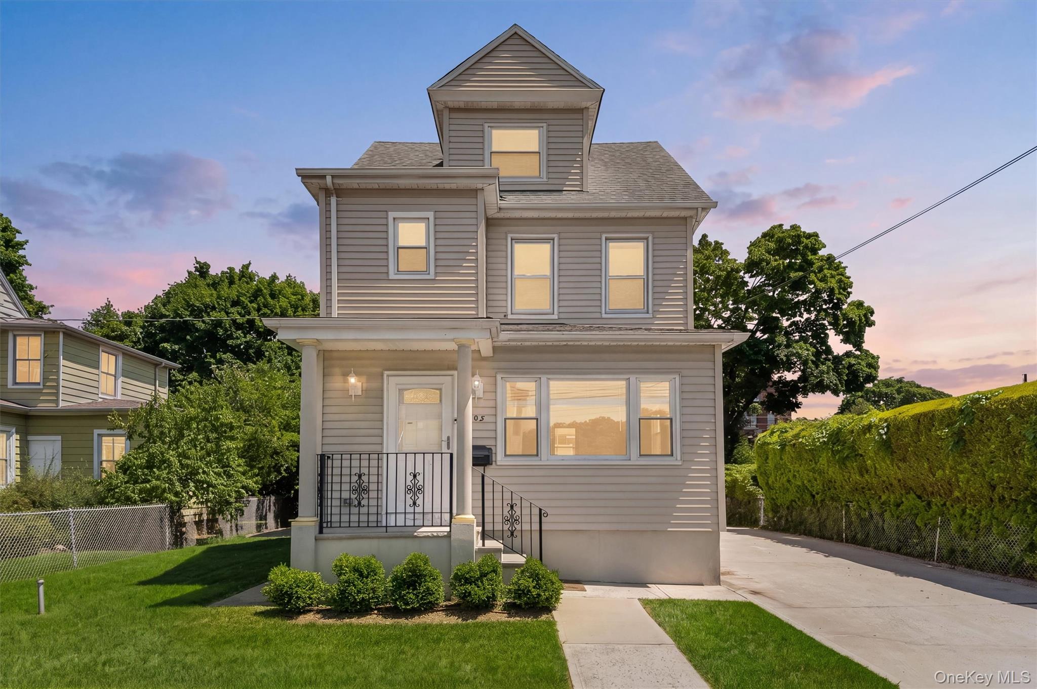 208 Third Avenue – For Sale