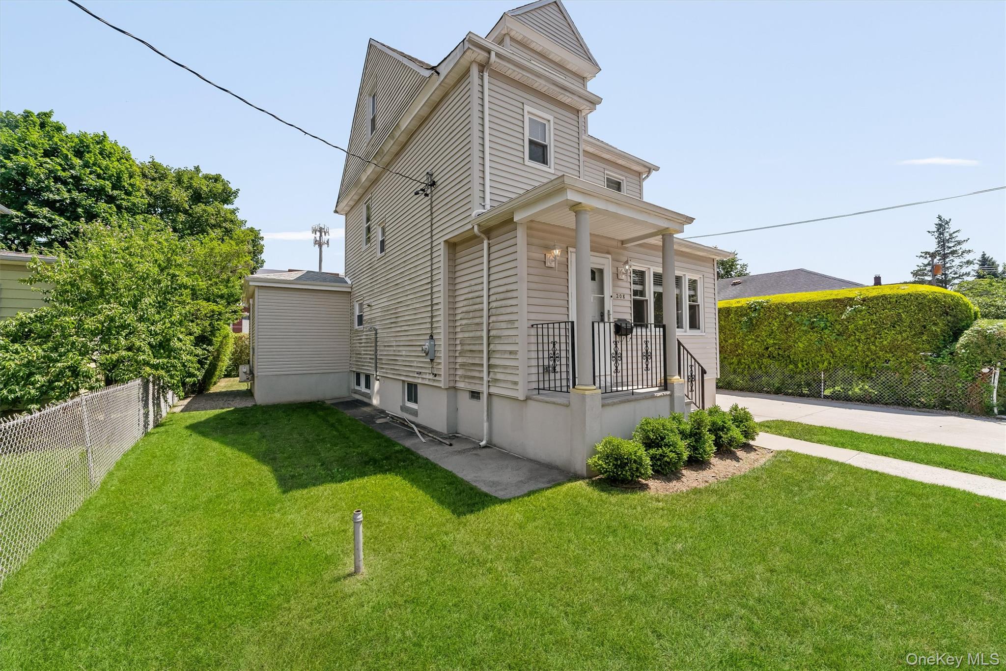 208 Third Avenue – For Sale photo 4