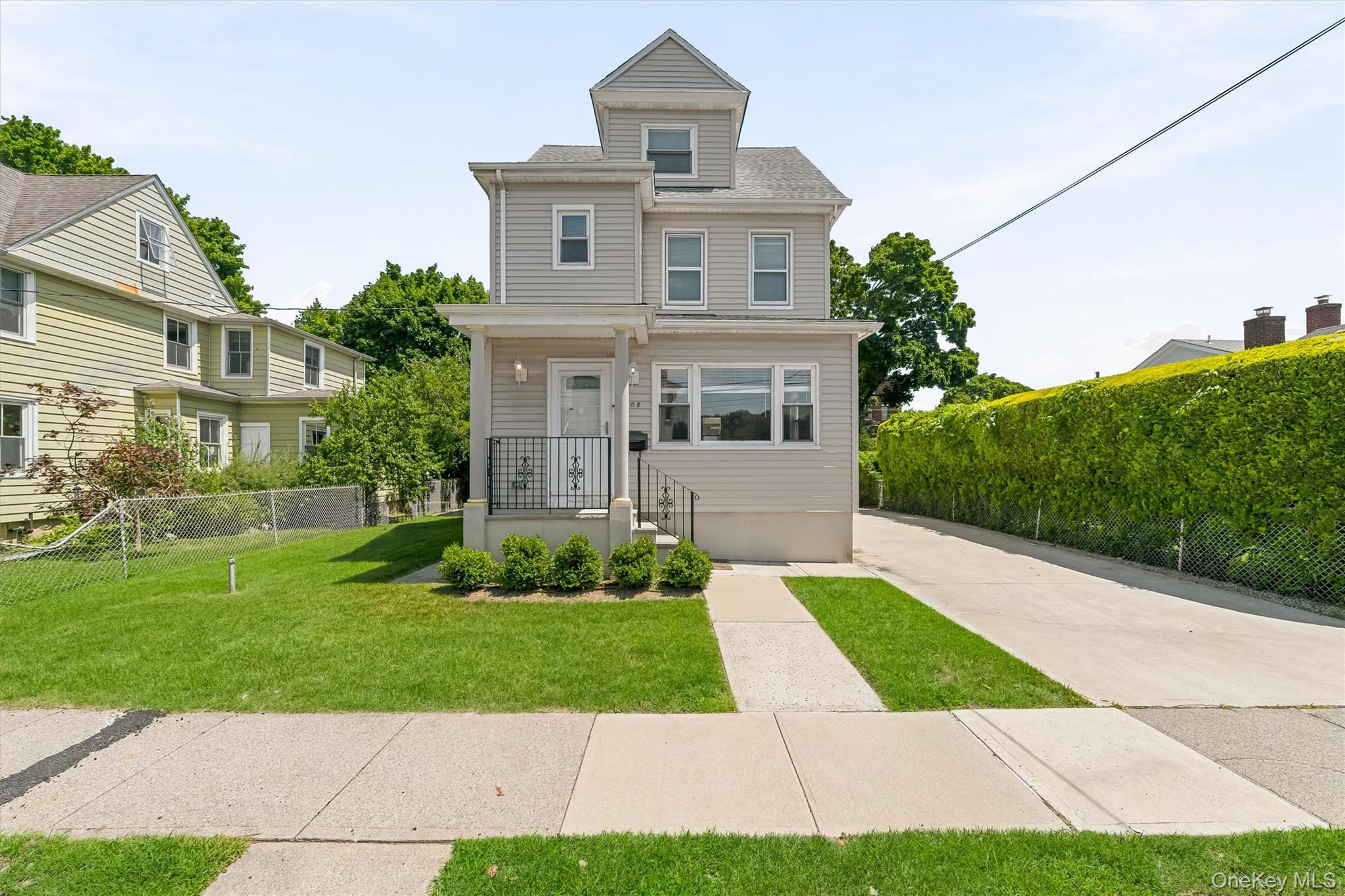 208 Third Avenue – For Sale photo 2