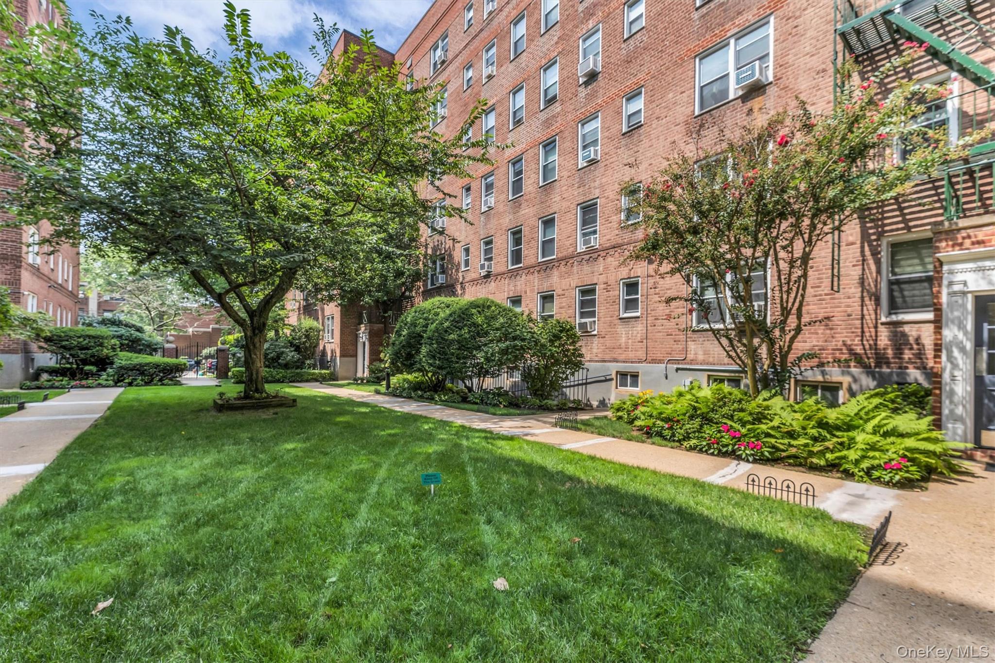 36 Cathedral Avenue, Unit 2D photo 2
