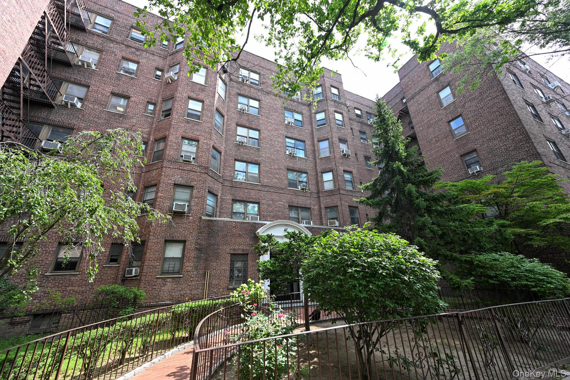 61-41 Saunders Street, Unit B25 photo 4