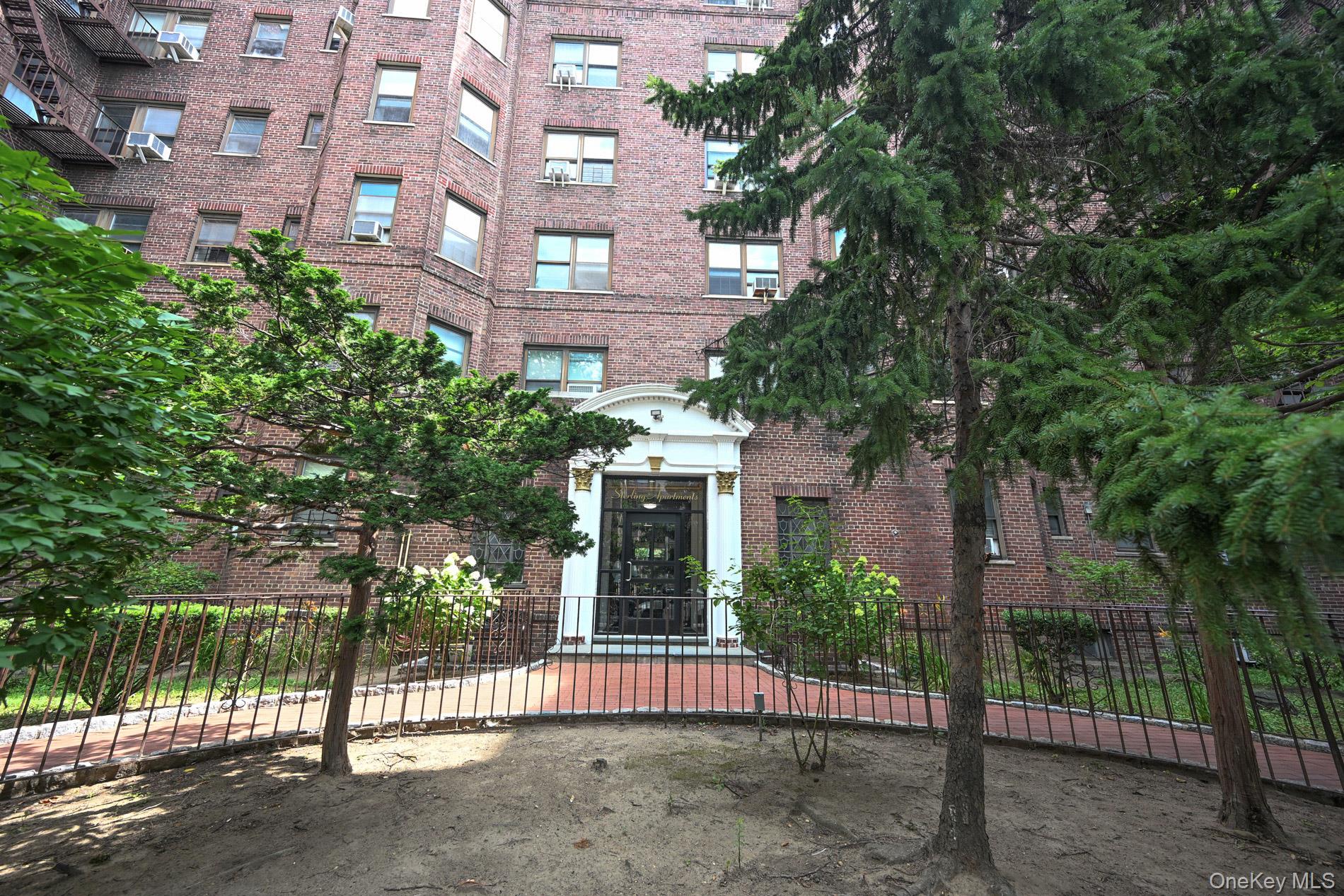 61-41 Saunders Street, Unit B25