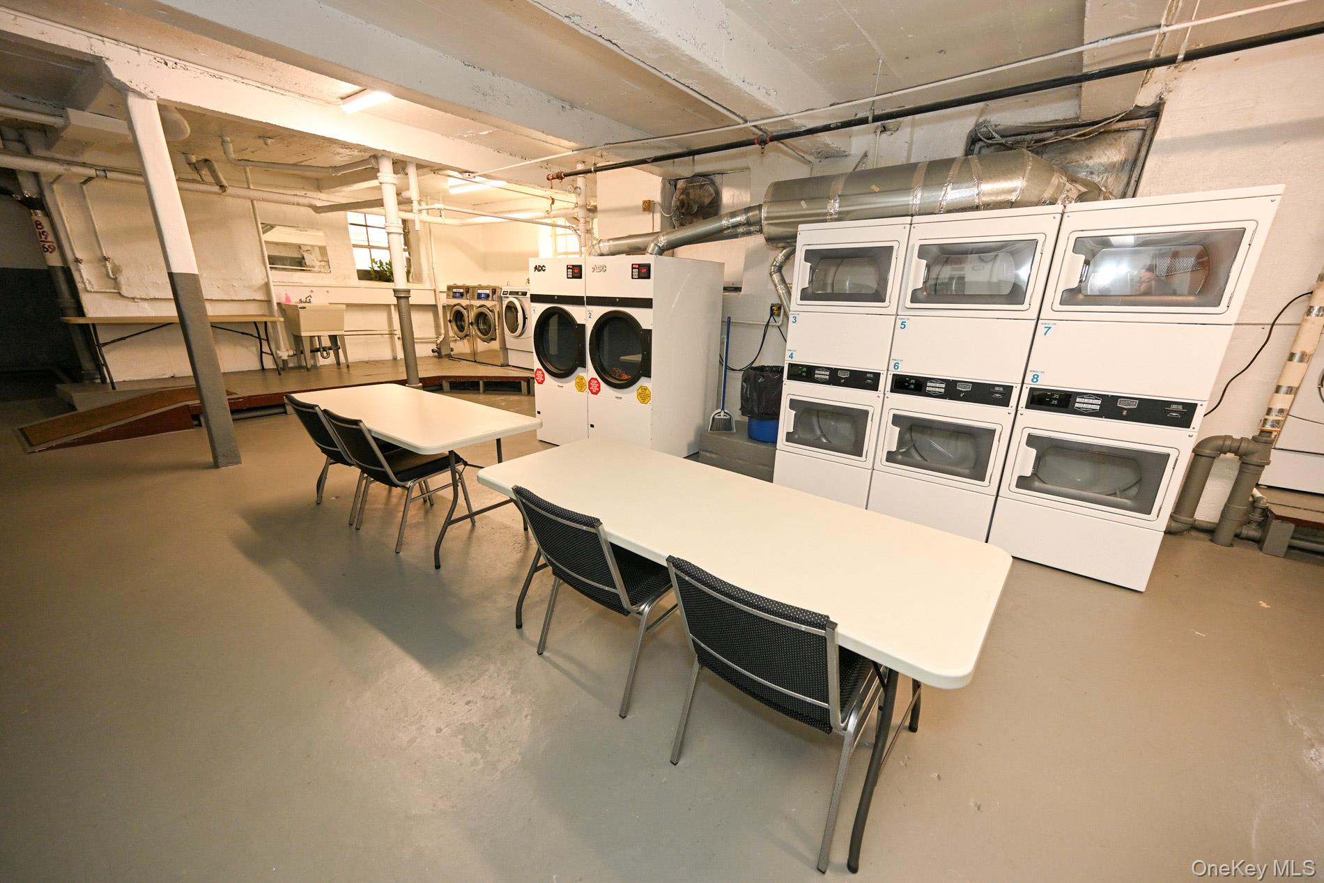 61-41 Saunders Street, Unit B25 photo 32
