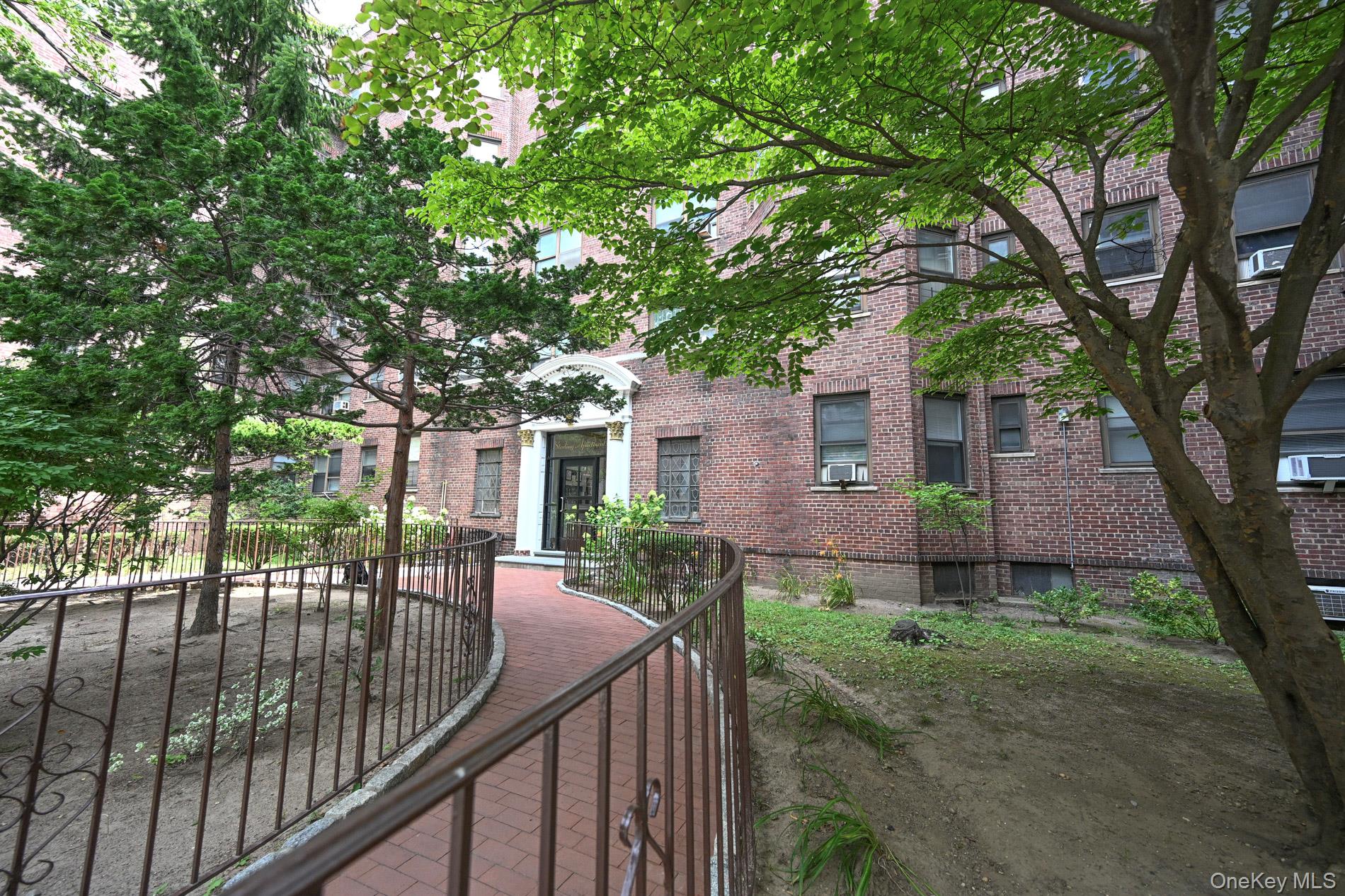 61-41 Saunders Street, Unit B25 photo 2