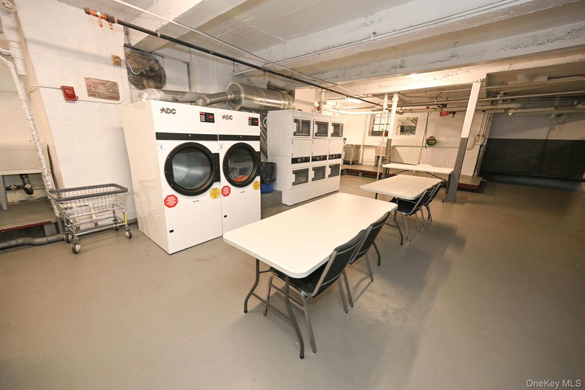 61-41 Saunders Street, Unit B25 photo 34