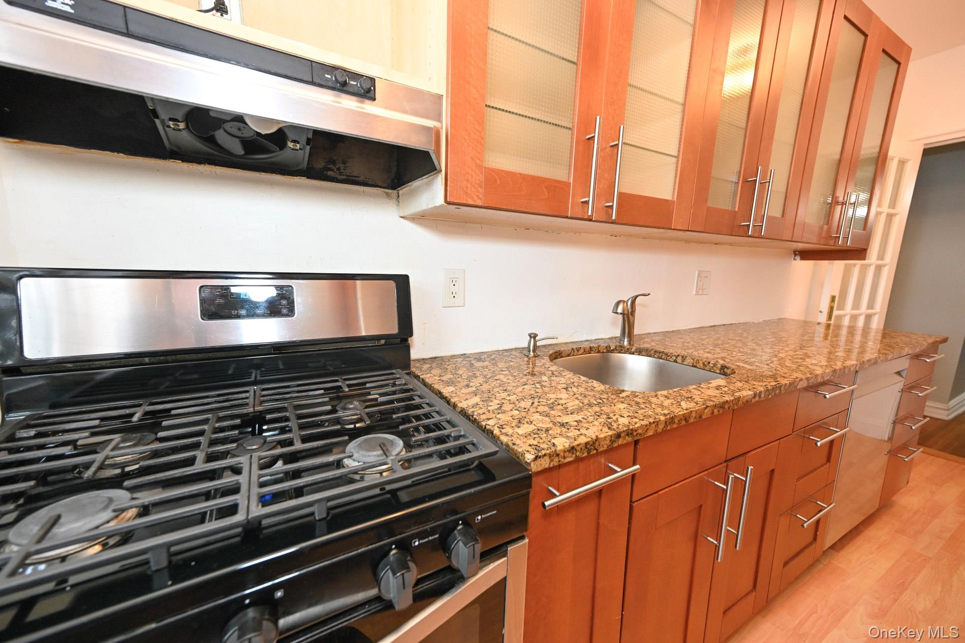 61-41 Saunders Street, Unit B25 photo 22