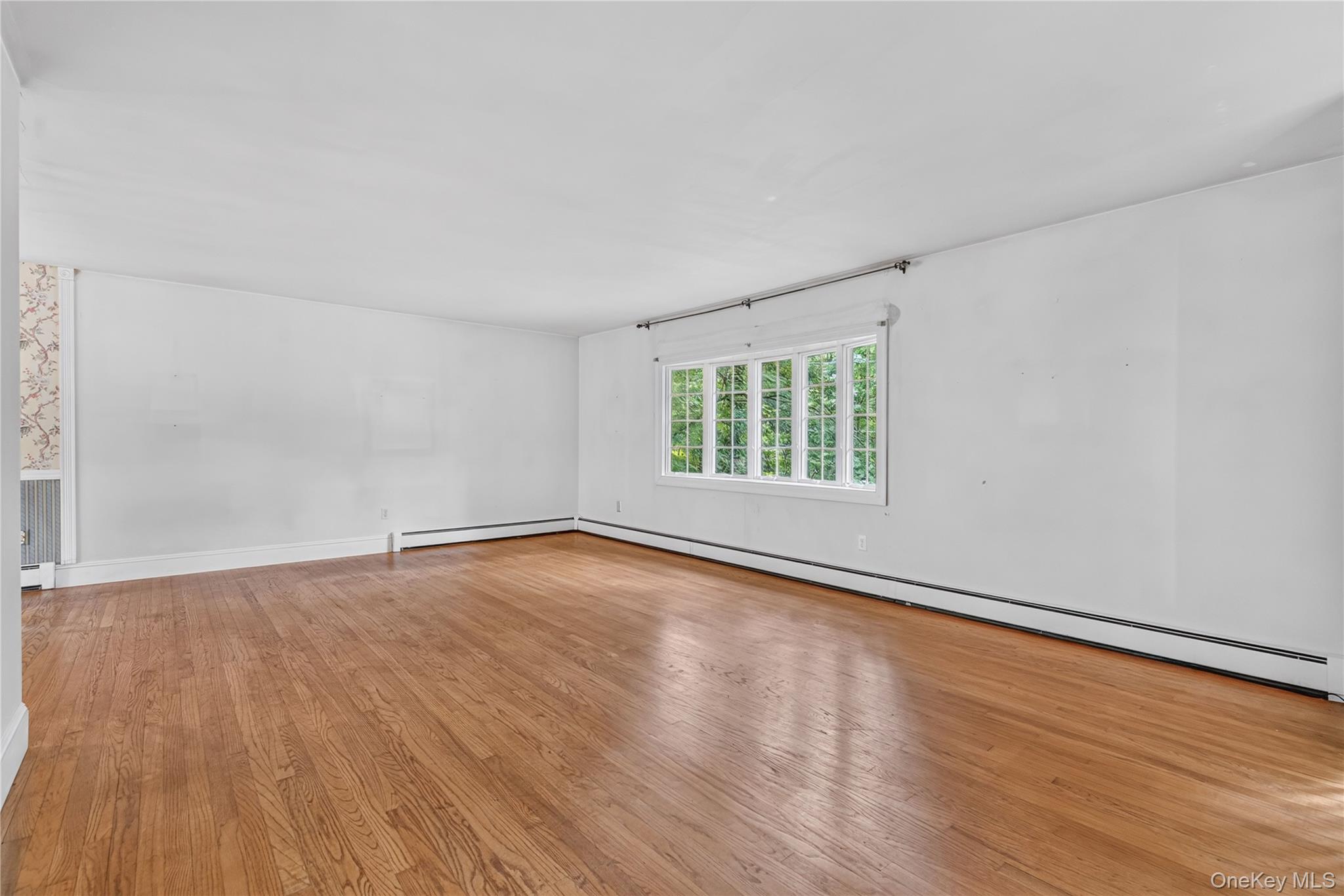 8 Peter Avenue – For Sale photo 3