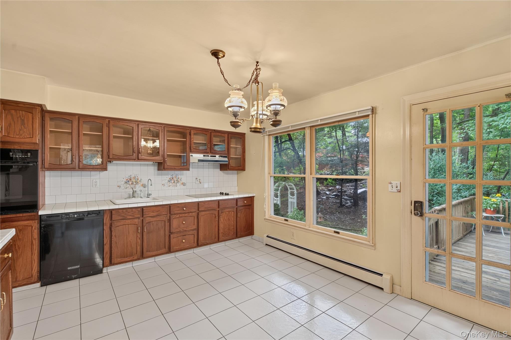 8 Peter Avenue – For Sale photo 11