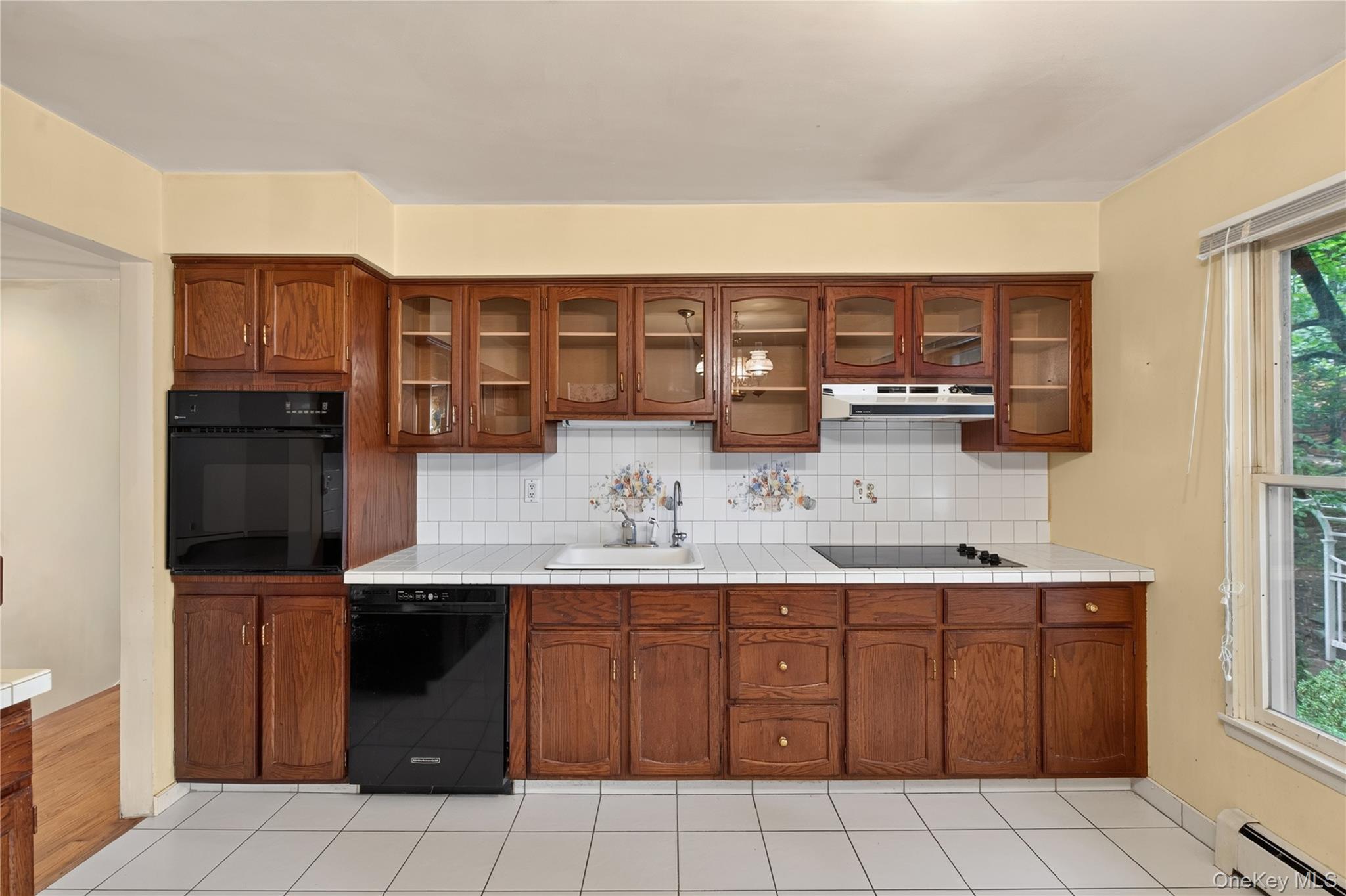 8 Peter Avenue – For Sale photo 14
