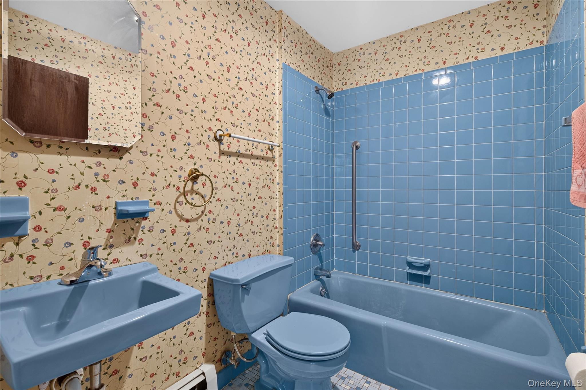 8 Peter Avenue – For Sale photo 32