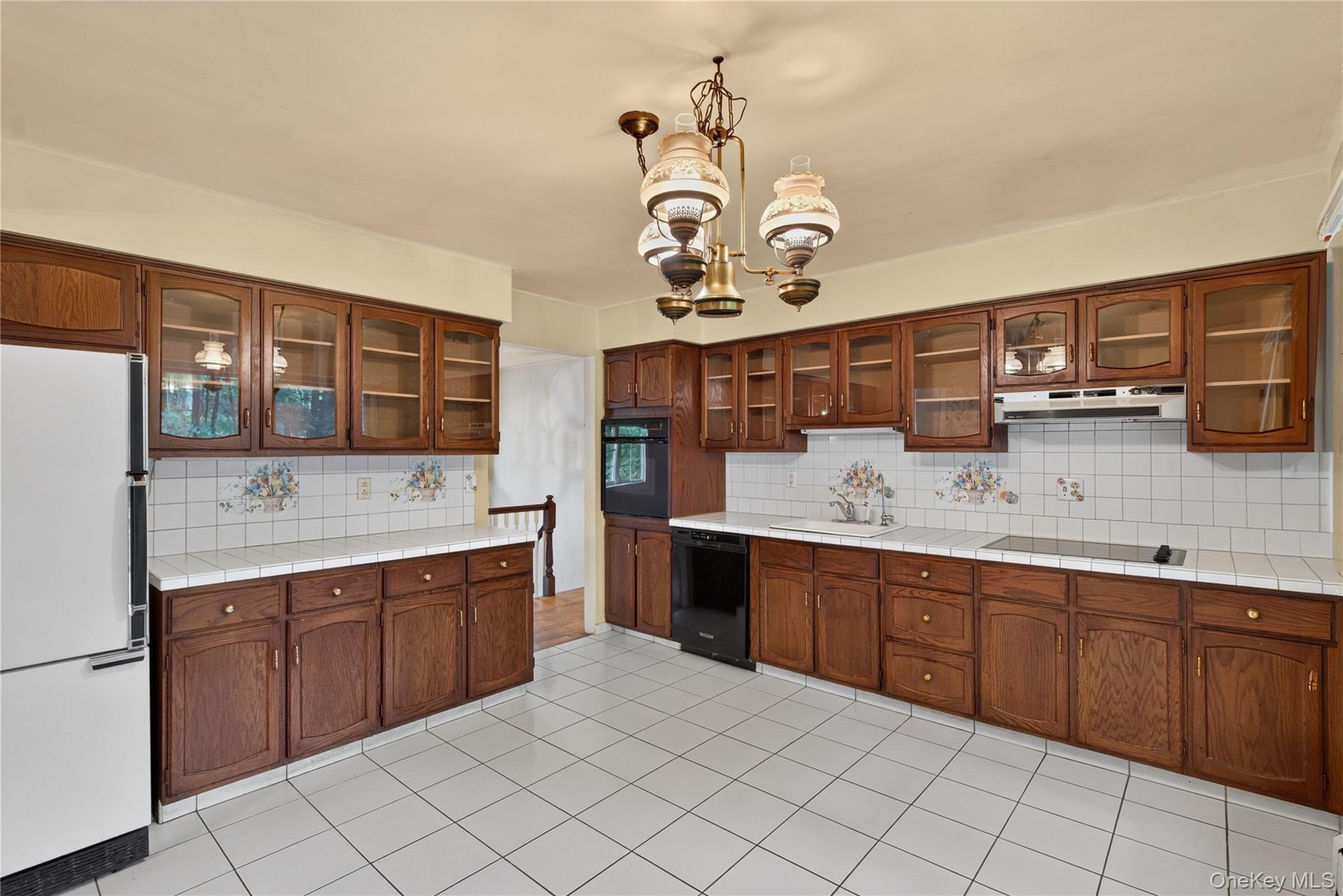 8 Peter Avenue – For Sale photo 9