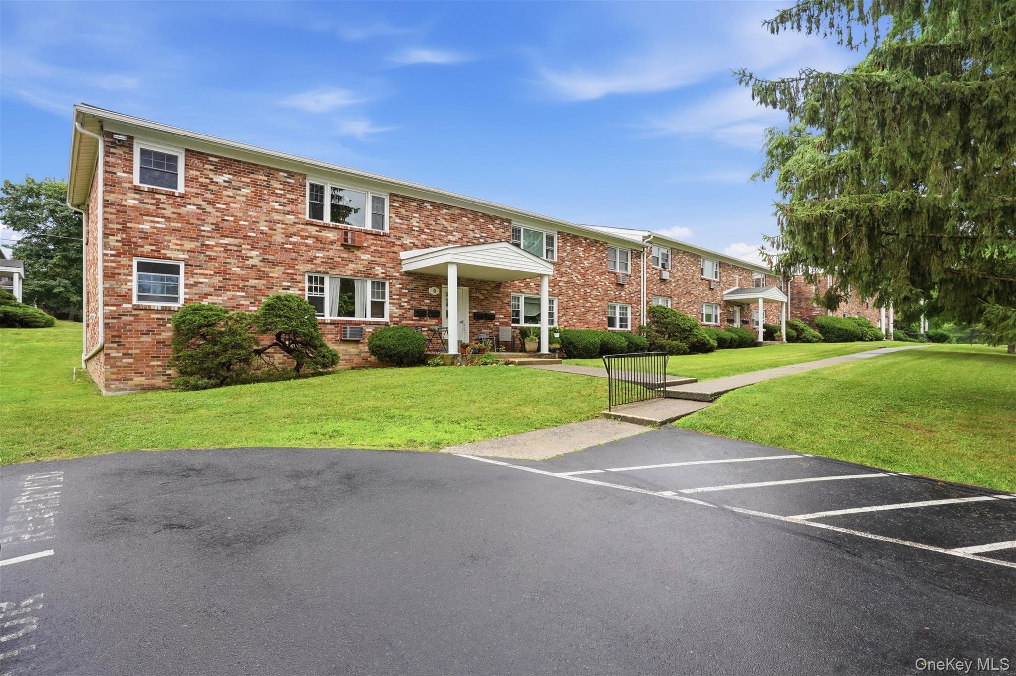 136 N Chestnut Street, Unit 9B photo 2