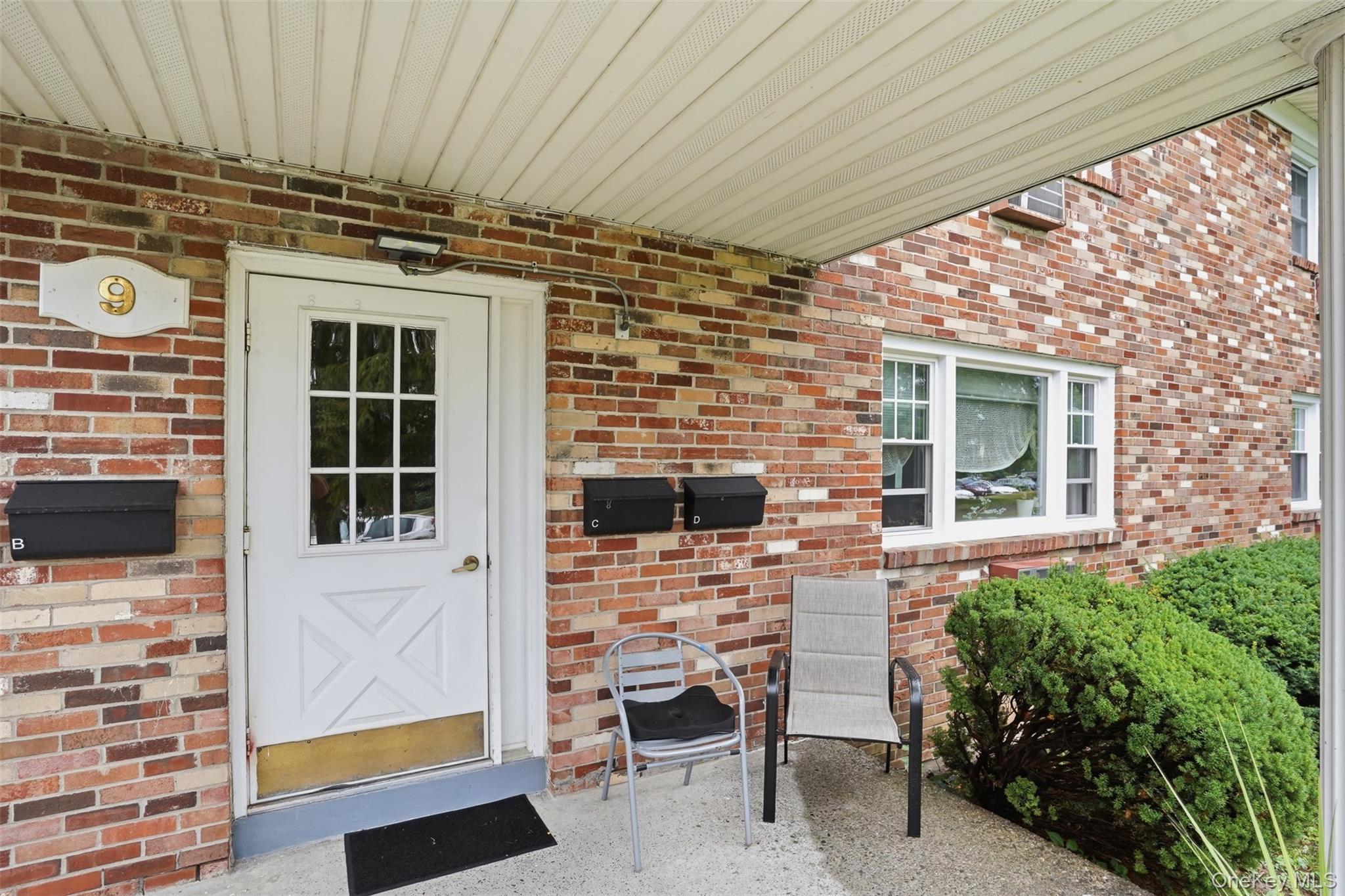136 N Chestnut Street, Unit 9B photo 3