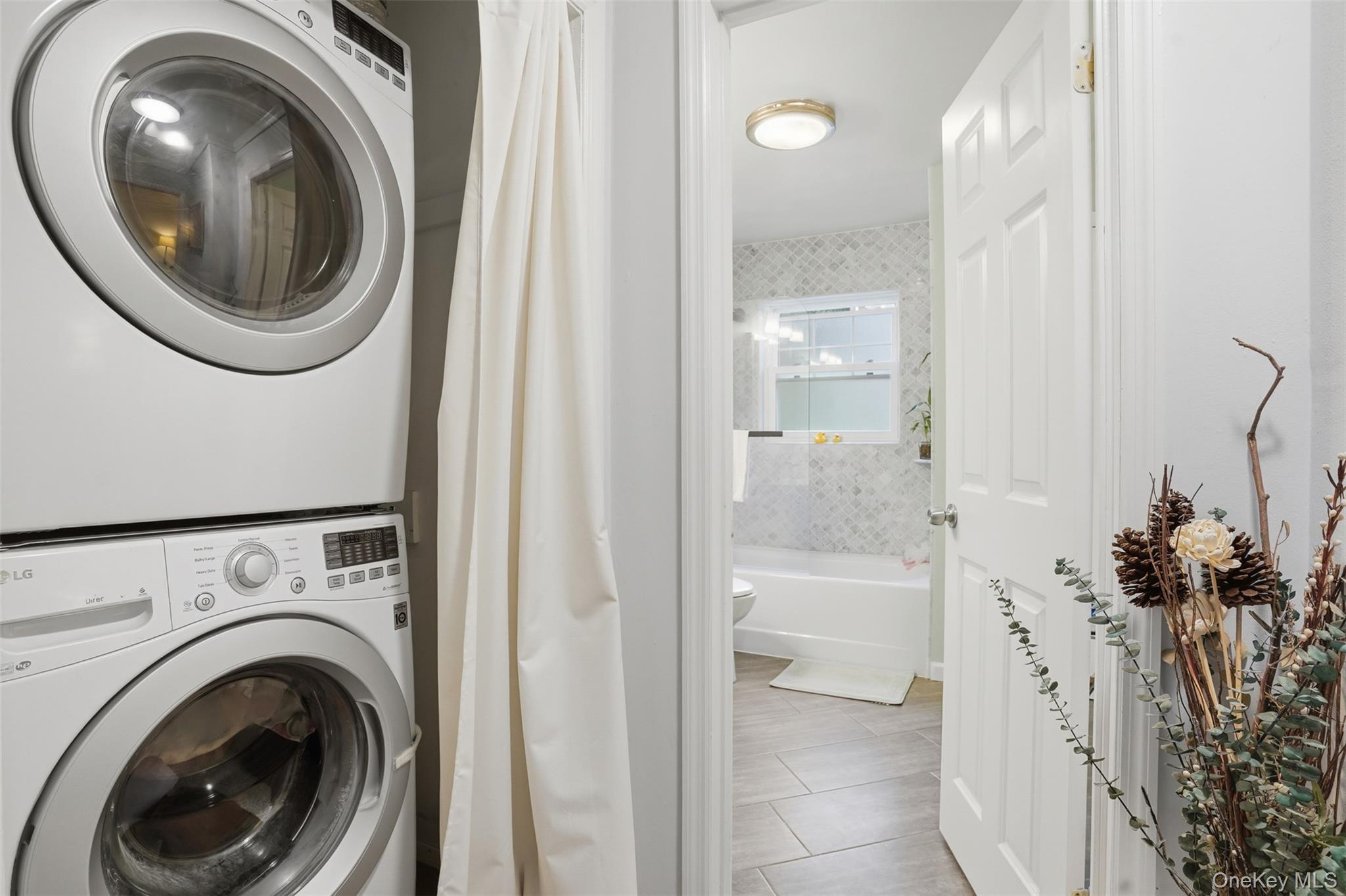 136 N Chestnut Street, Unit 9B photo 16