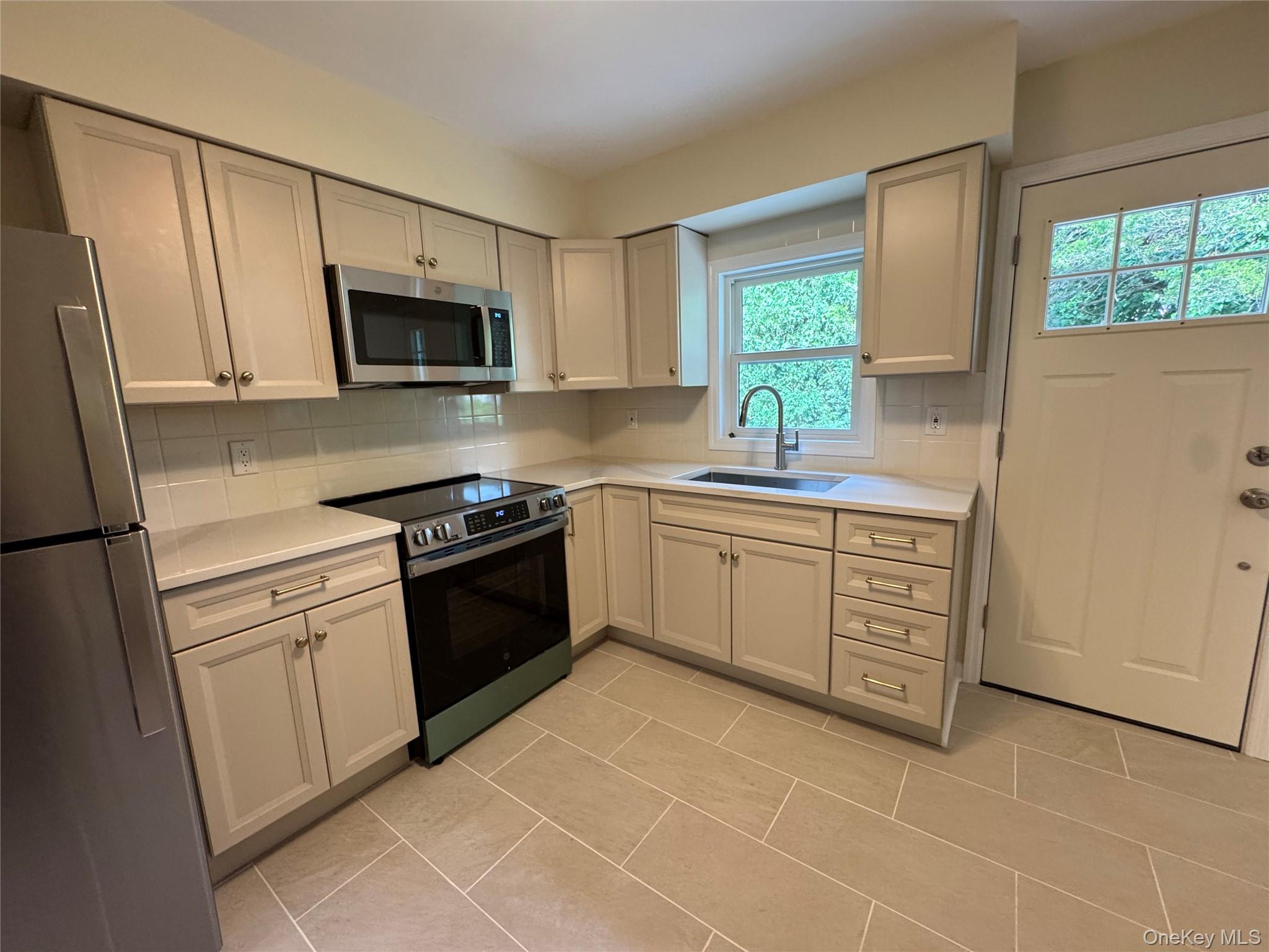 1 Towne Court – For Rent photo 11