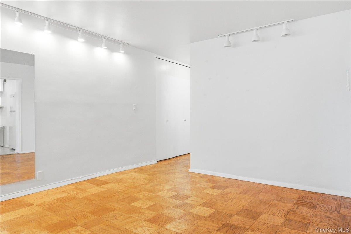 70-25 Yellowstone Boulevard, Unit 4B photo 11