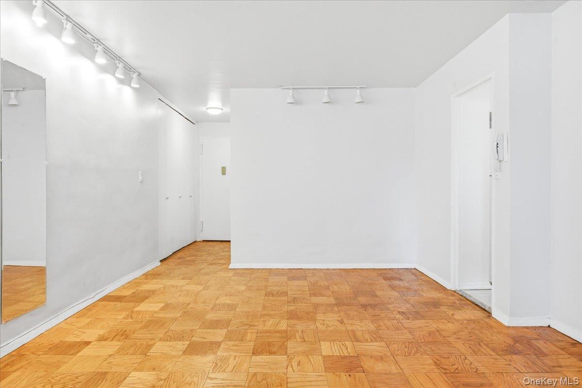70-25 Yellowstone Boulevard, Unit 4B photo 10