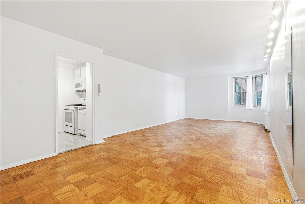 70-25 Yellowstone Boulevard, Unit 4B photo 18