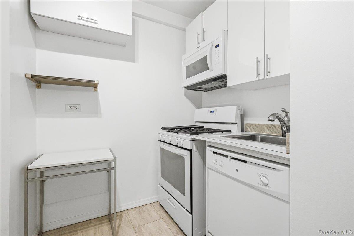 70-25 Yellowstone Boulevard, Unit 4B photo 15