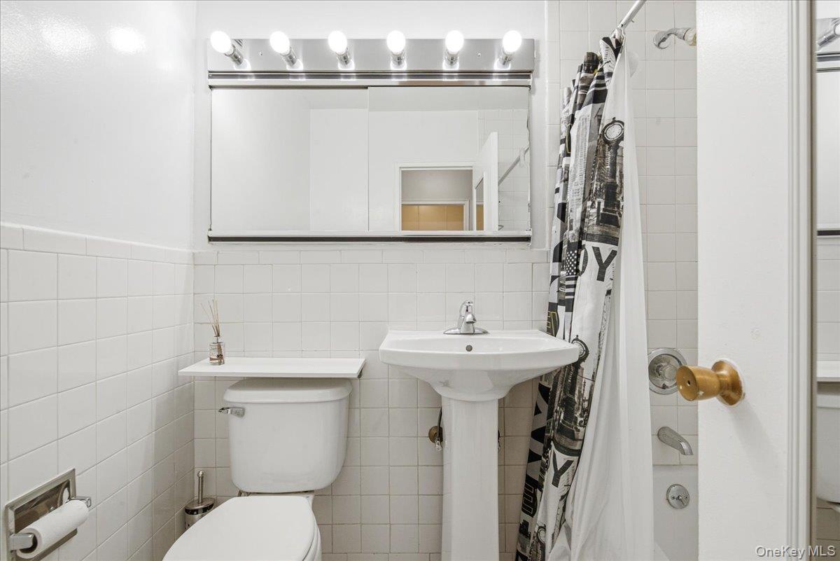 70-25 Yellowstone Boulevard, Unit 4B photo 25