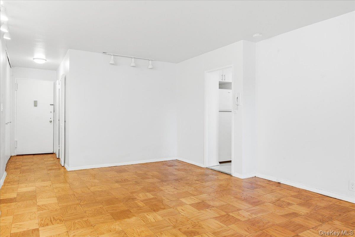 70-25 Yellowstone Boulevard, Unit 4B photo 16