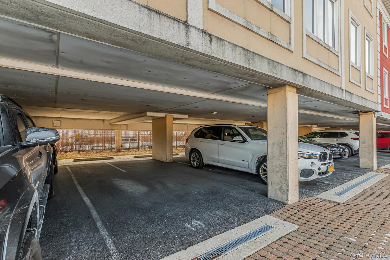 1490 Outlook Avenue, Unit 1D photo 12