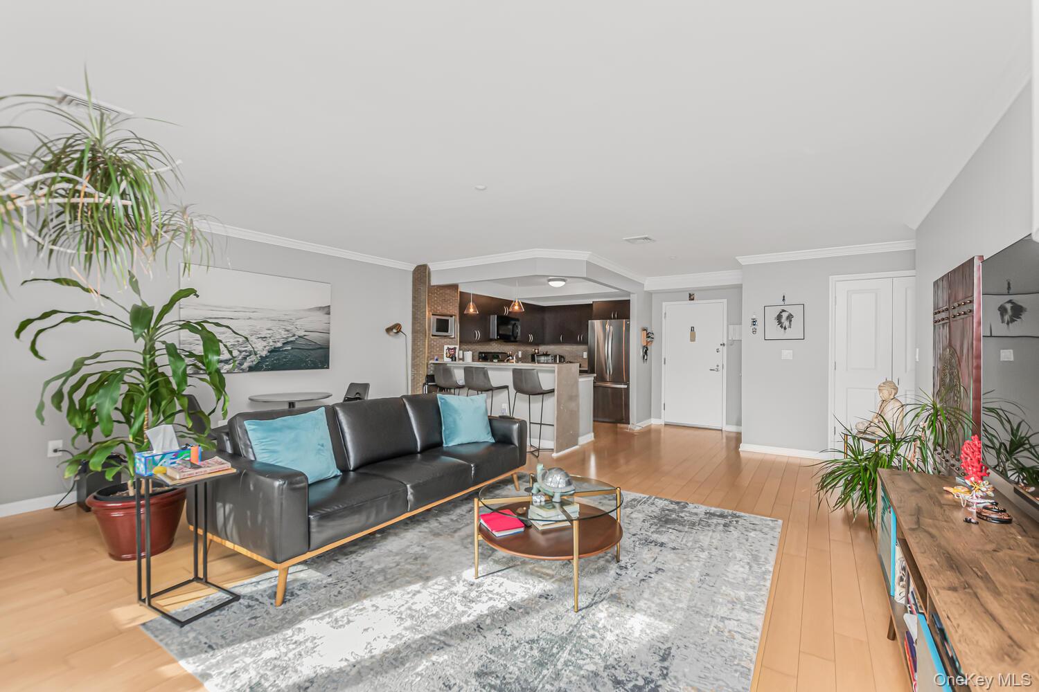 1490 Outlook Avenue, Unit 1D photo 3