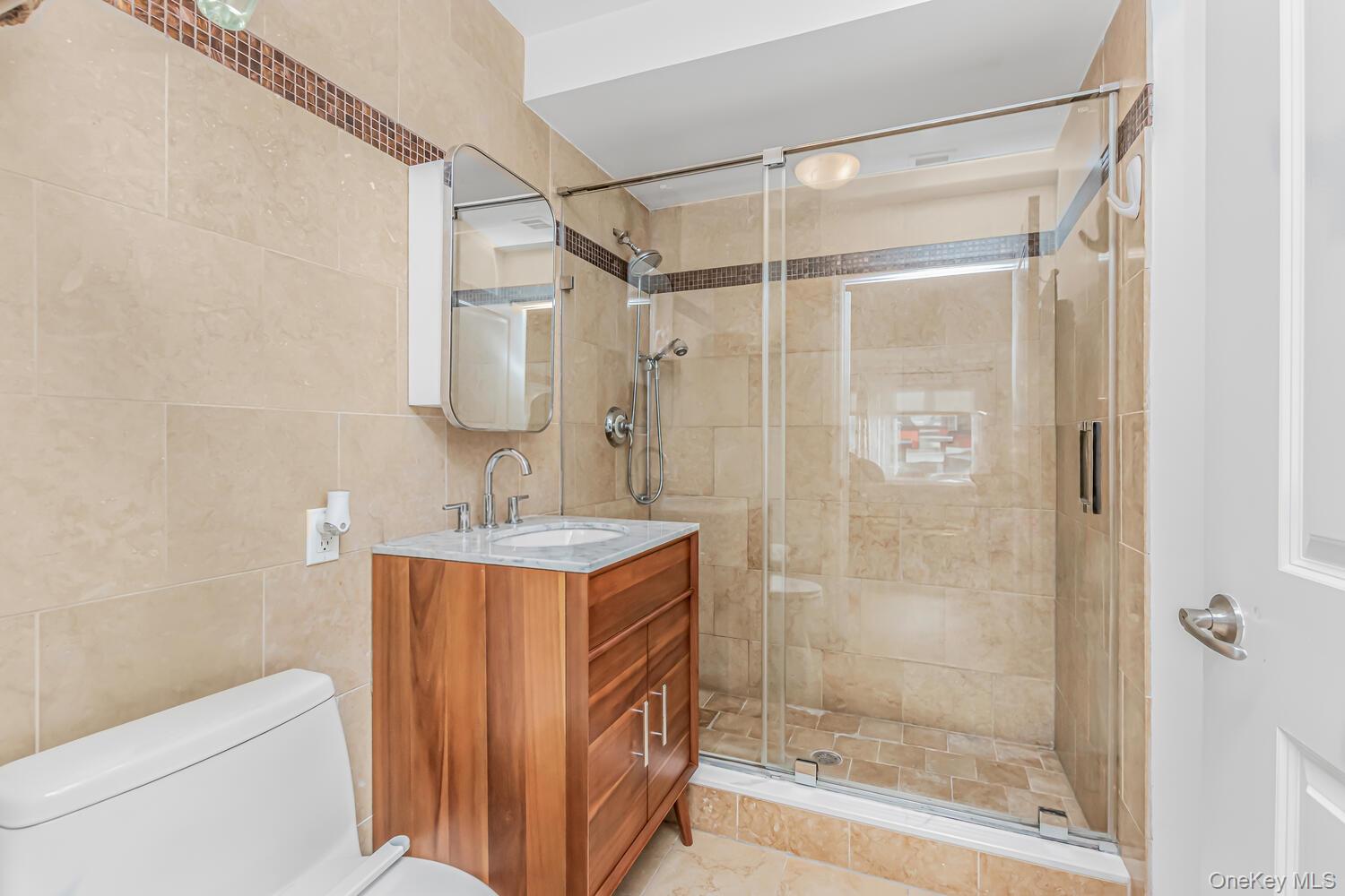 1490 Outlook Avenue, Unit 1D photo 6