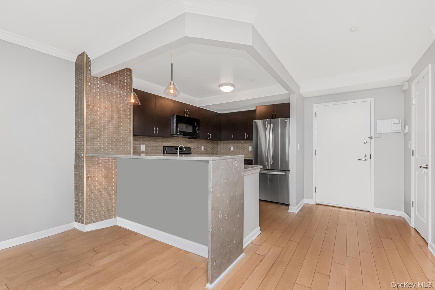 1490 Outlook Avenue, Unit 1D photo 5