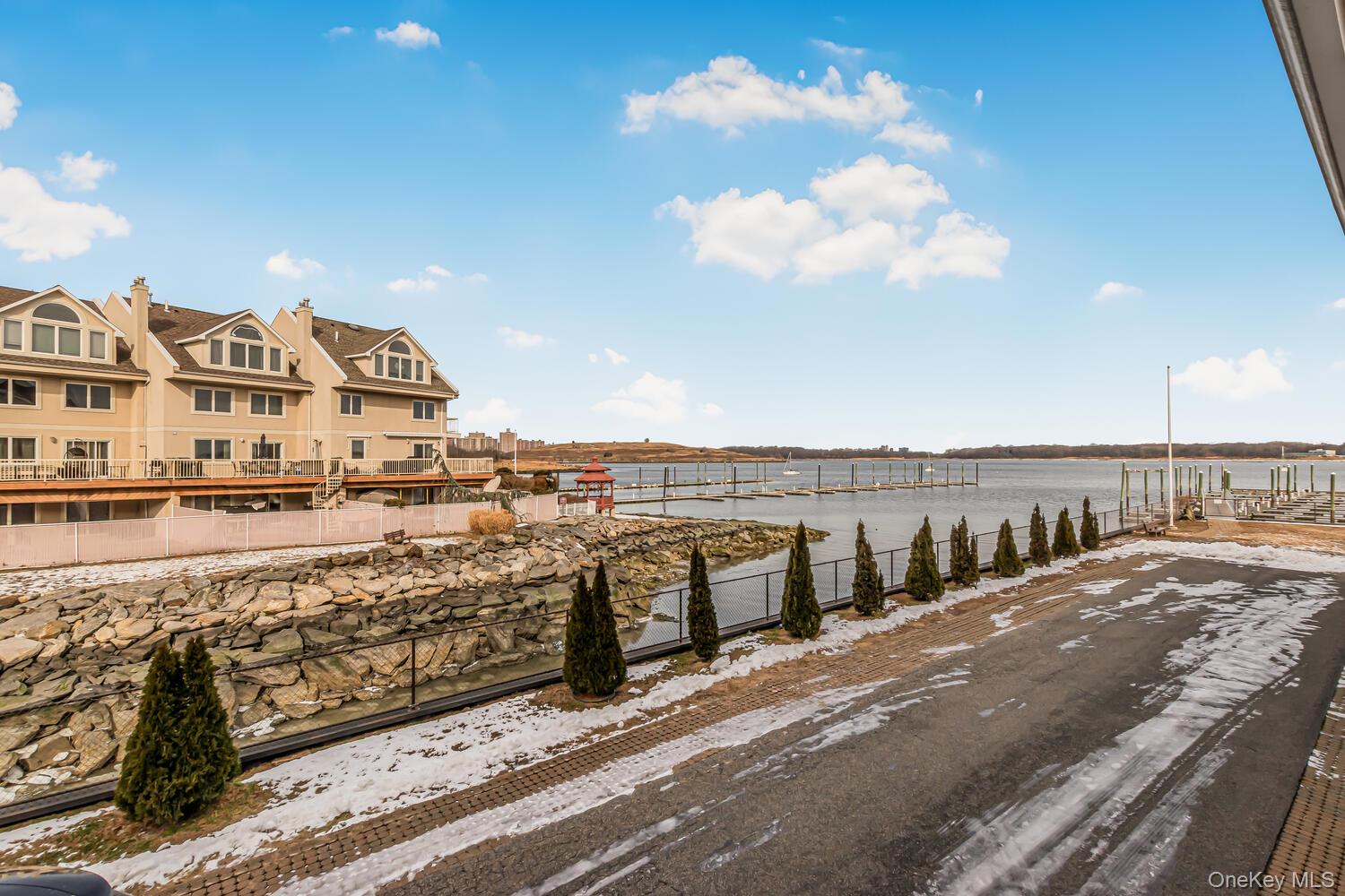 1490 Outlook Avenue, Unit 1D photo 13