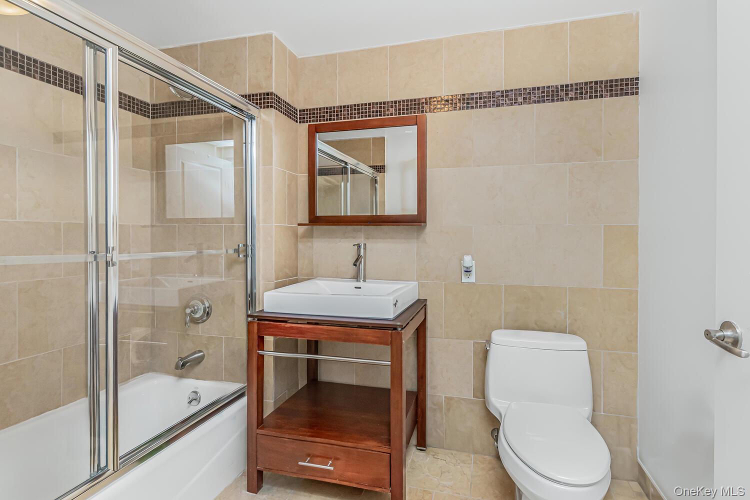 1490 Outlook Avenue, Unit 1D photo 7