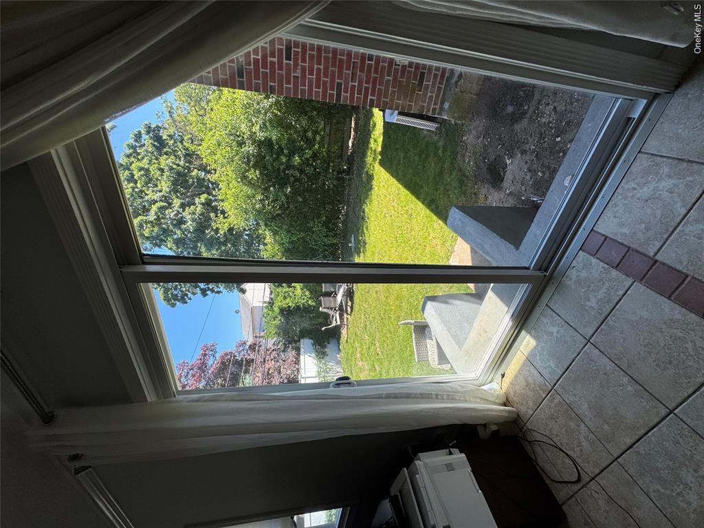 1498 Kew Avenue – For Rent photo 8