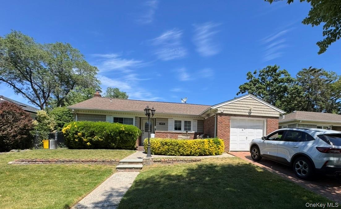 1498 Kew Avenue – For Rent