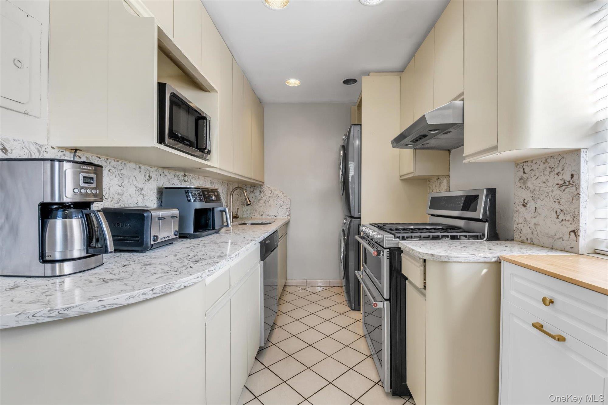 163-02 Willets Point Blvd., Unit #4-221 photo 6