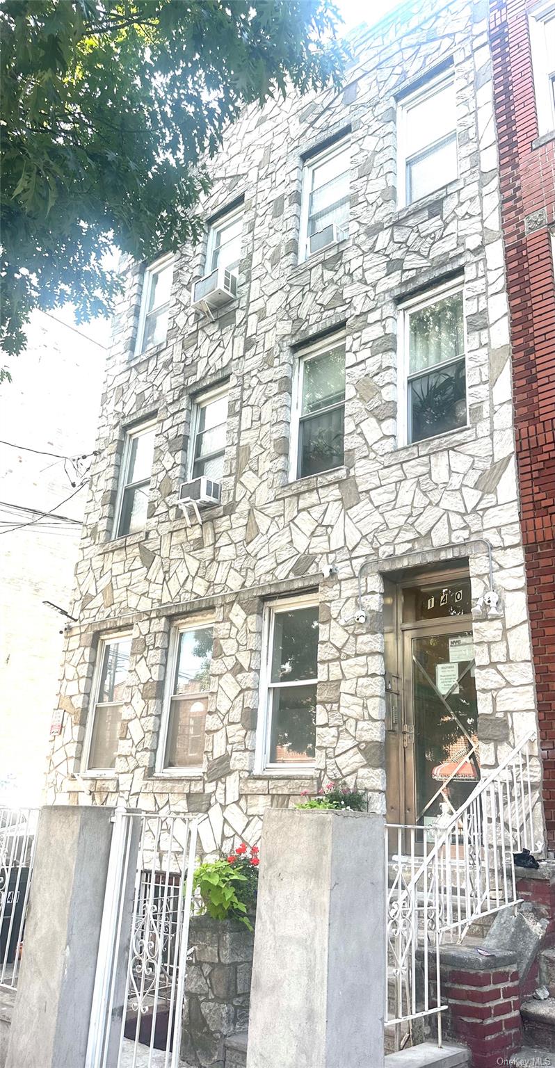 140 E 52nd Street – For Sale photo 2