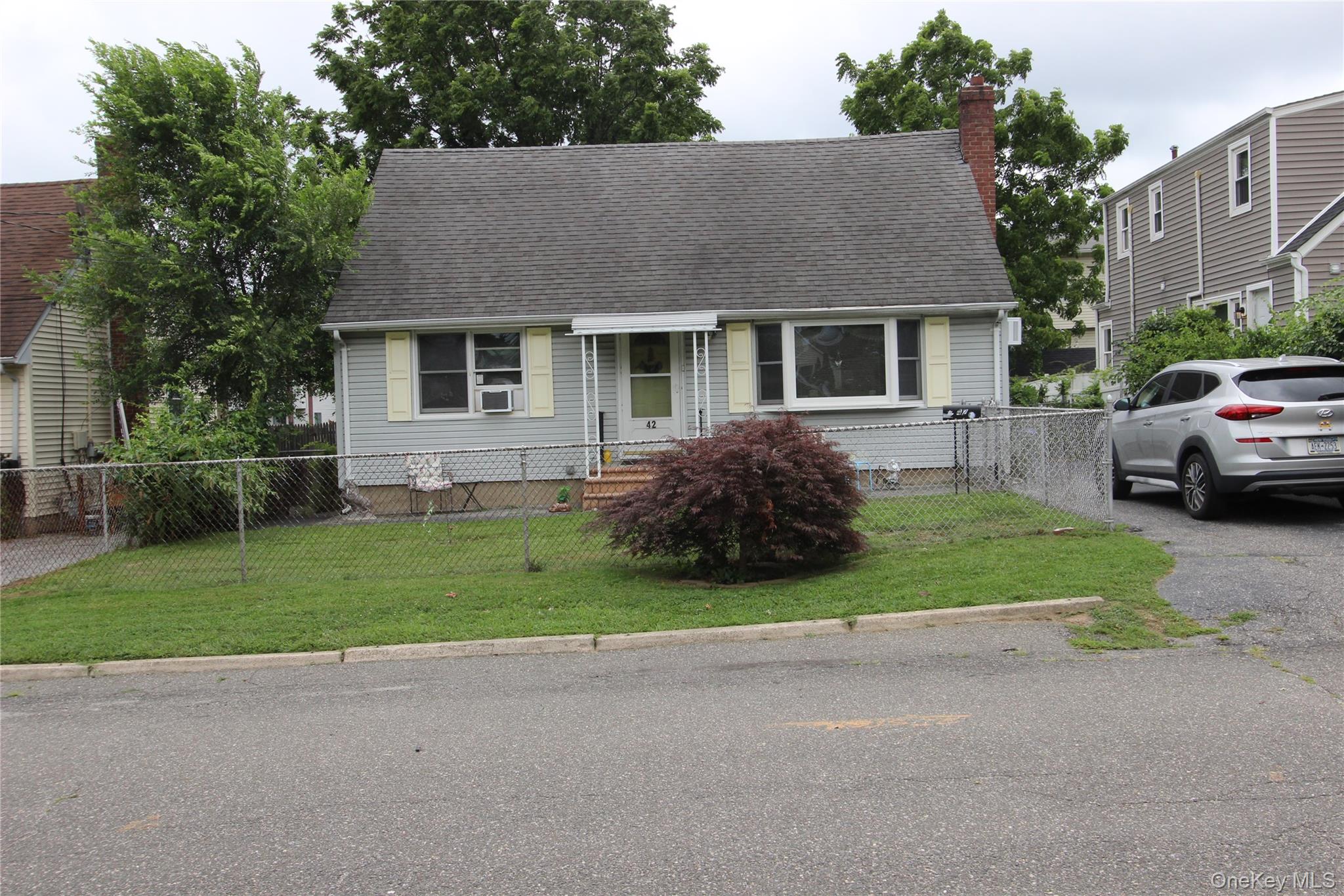 42 5th Avenue S – For Sale