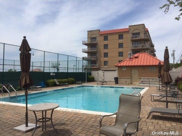 125 E Broadway, Unit 302 photo 4