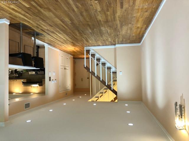 12-31 Robin Lane, Unit Triplex, 1 photo 3