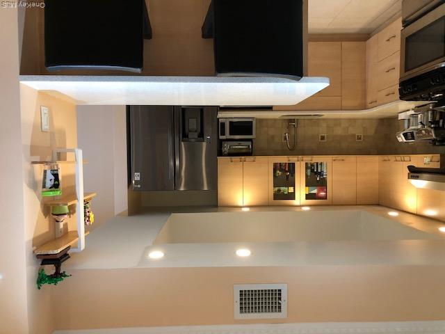 12-31 Robin Lane, Unit Triplex, 1 photo 7
